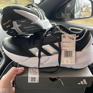 New with tags 
Women’s 8.5